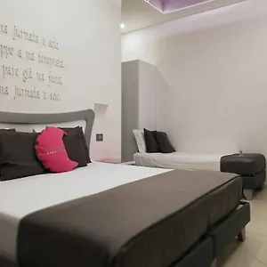 Nunu Hotel Neapel